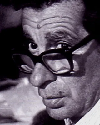 Görsel: First Published in Al - Ahram Daily News Paper when he launched his film (The 6th Day) - (اليوم السادس) / Kamu malı Yusuf Şahin