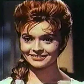 Görsel: Trailer screenshot Licencing information : https://web.archive.org/web/20080321033709/http://www.sabucat.com/?pg=copyright and http://www.creativeclearance.com/guidelines.html#D2 / Kamu malı Yvonne Monlaur